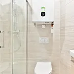 Air-conditioned & Comfortable In 17 Париж