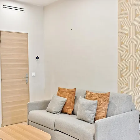 Air-conditioned & Comfortable In 17 * Paris