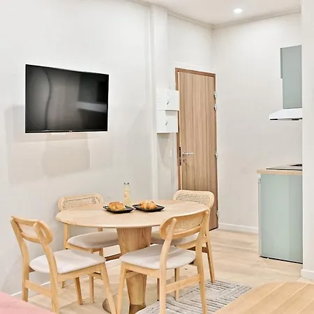 Air-conditioned & Comfortable In 17 * Paris