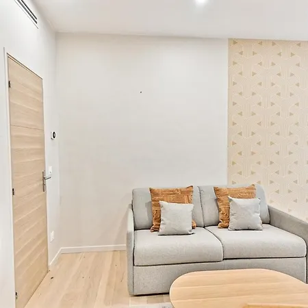 Air-conditioned & Comfortable In 17 Värdshus Paris
