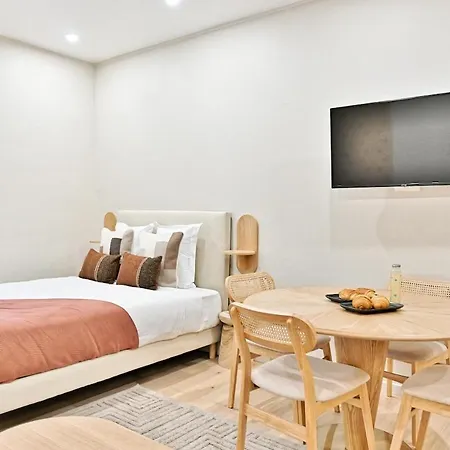 Air-conditioned & Comfortable In 17 * Paris
