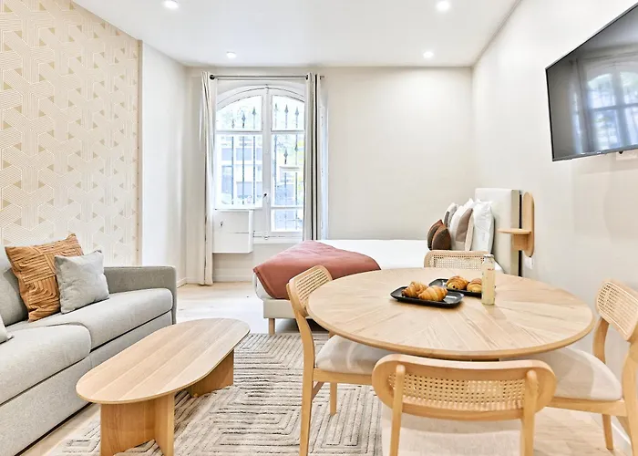 Air-conditioned & Comfortable In 17 *