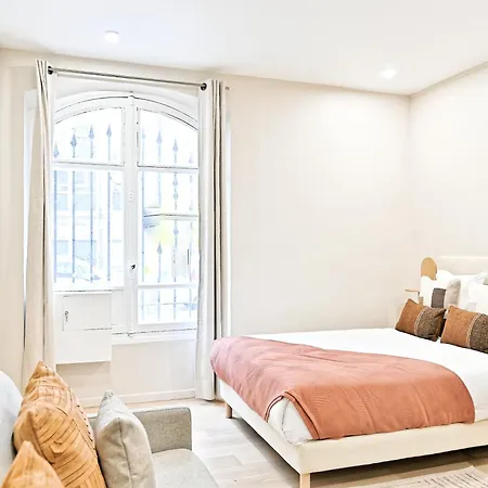 Air-conditioned & Comfortable In 17 Parijs