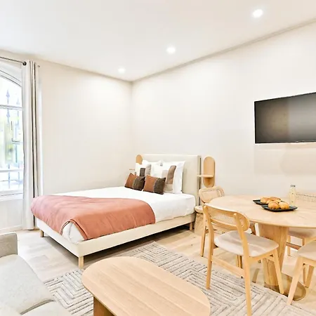 Appartement Air-conditioned & Comfortable In 17