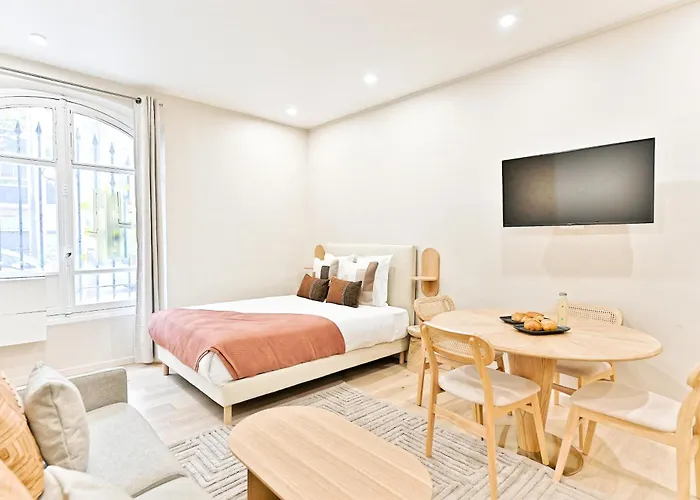 Appartement Air-conditioned & Comfortable In 17