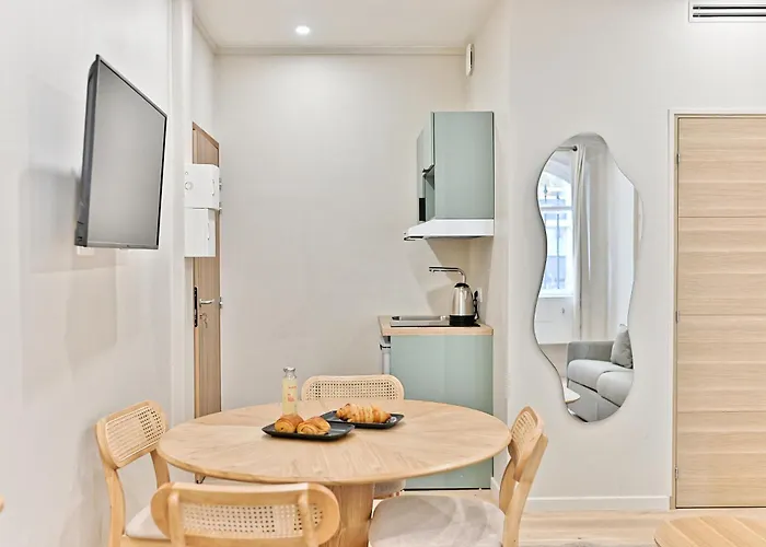 Air-conditioned & Comfortable In 17 * Parijs