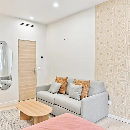 Apartman Air-conditioned & Comfortable In 17 *